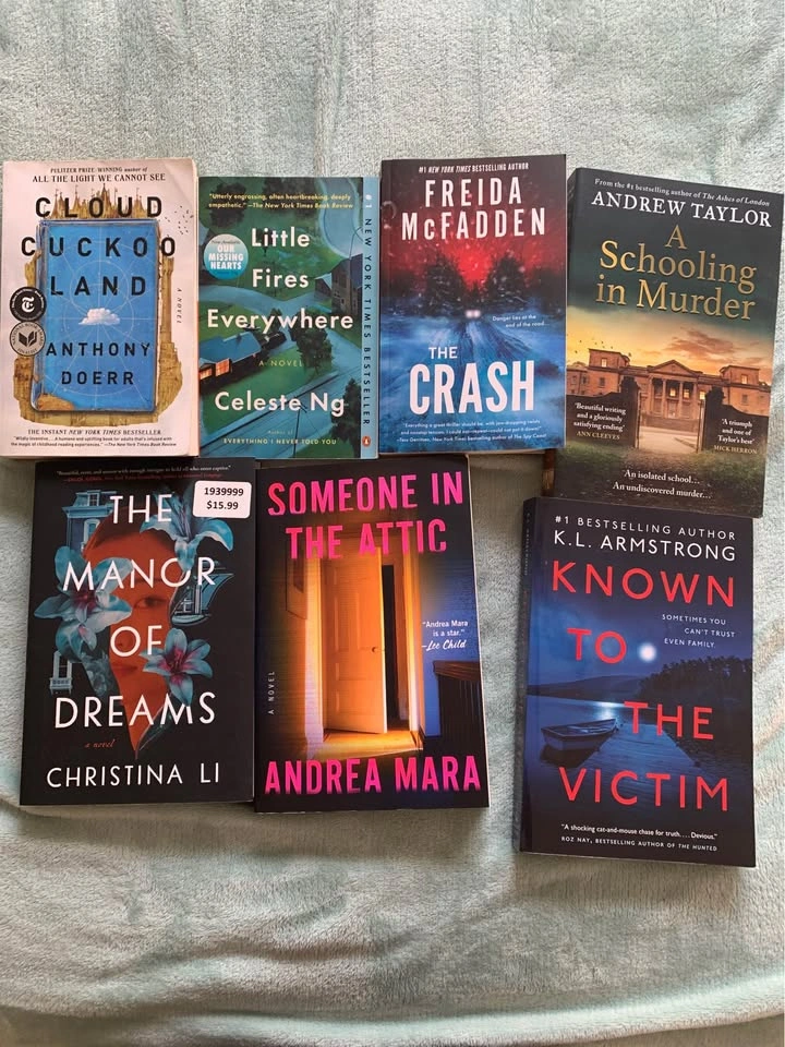 Assorted books - photo 2