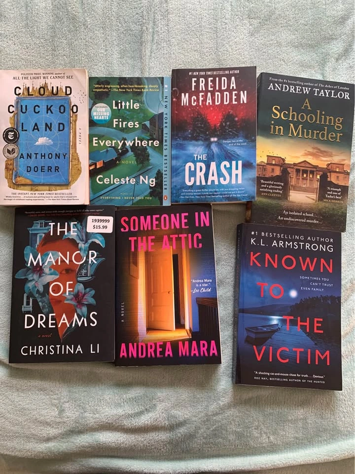 Assorted books - photo 3