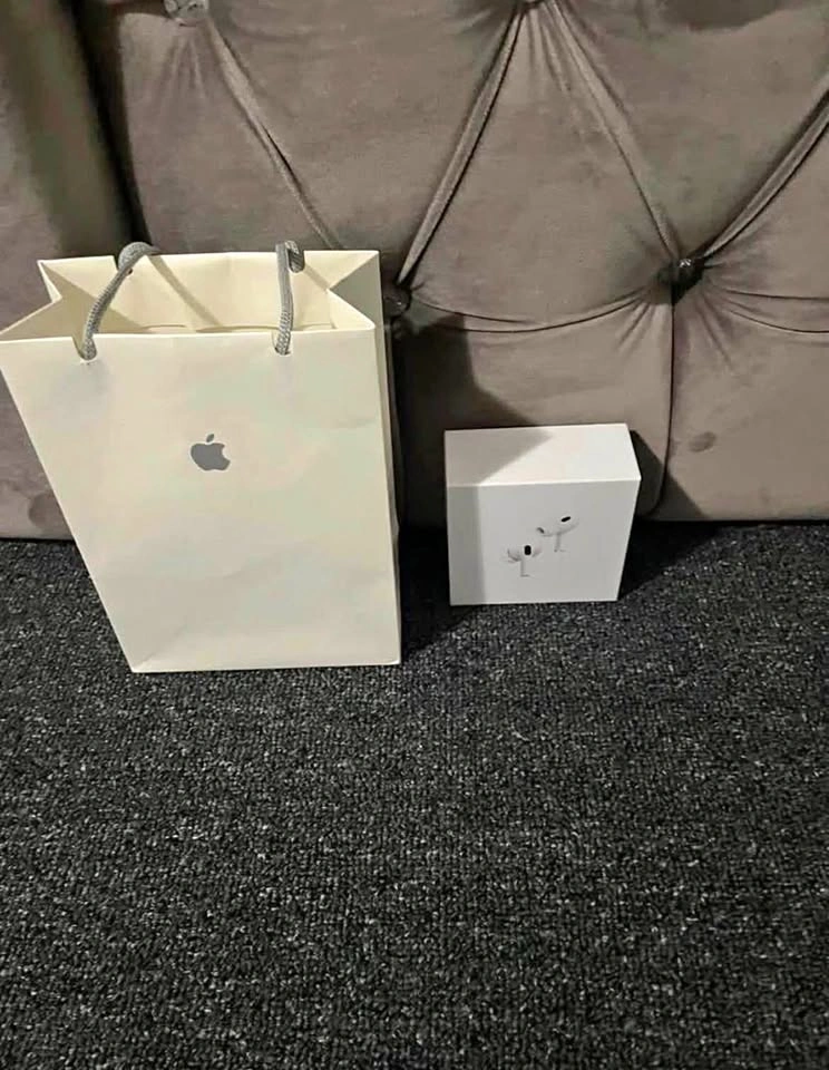 AirPods Pro (2nd generation) with MagSafe Charging Case (USB-C)
