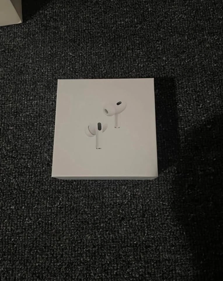 AirPods Pro (2nd generation) with MagSafe Charging Case (USB-C) - photo 2