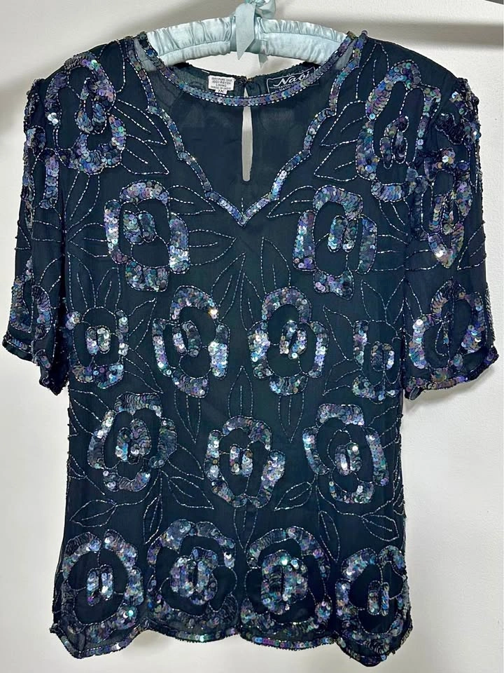 New With Tags Nabi Silk Beaded Rose Top — Size XL