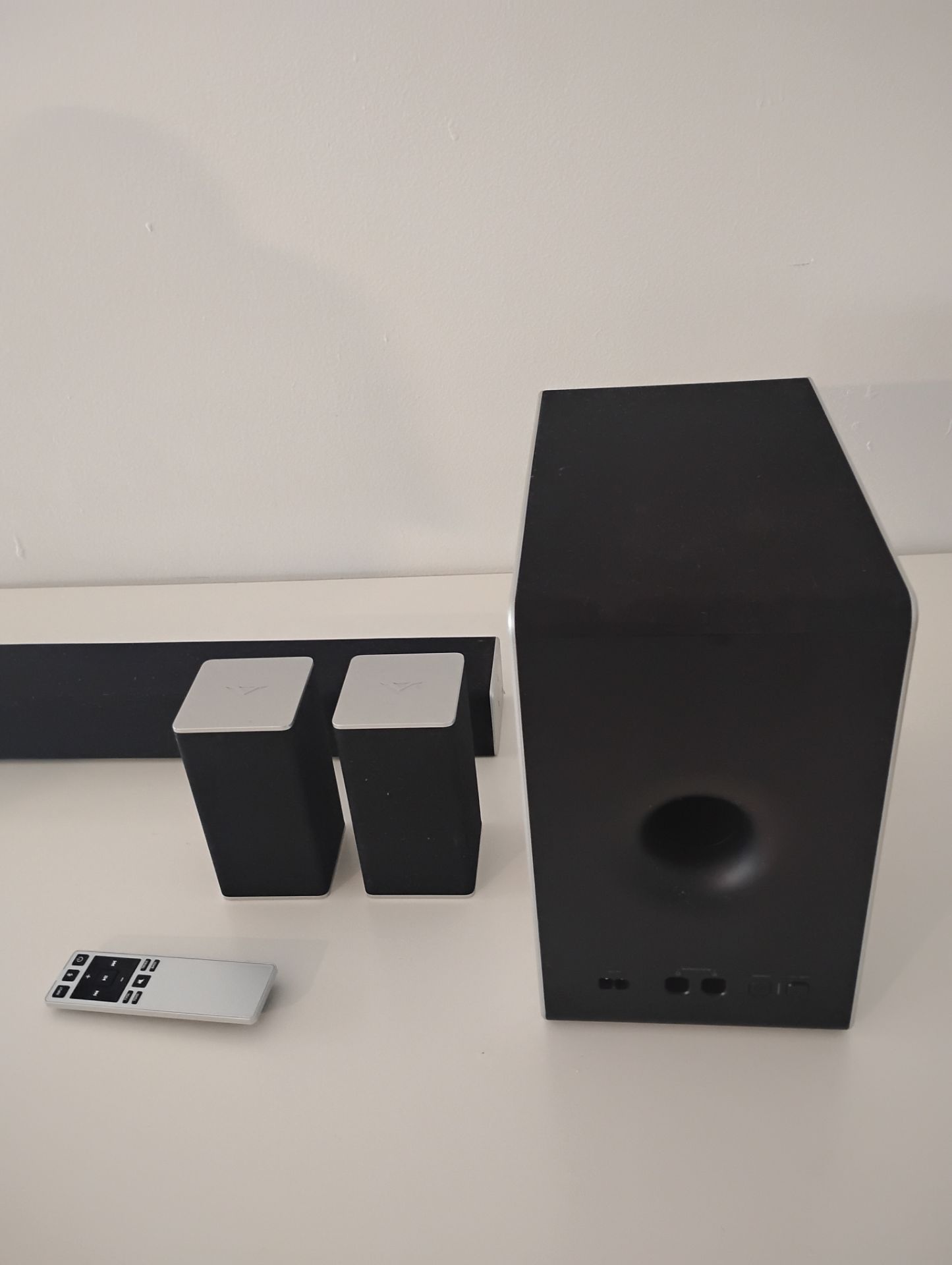 Vizio Soundbar paired with subwoofer and remote