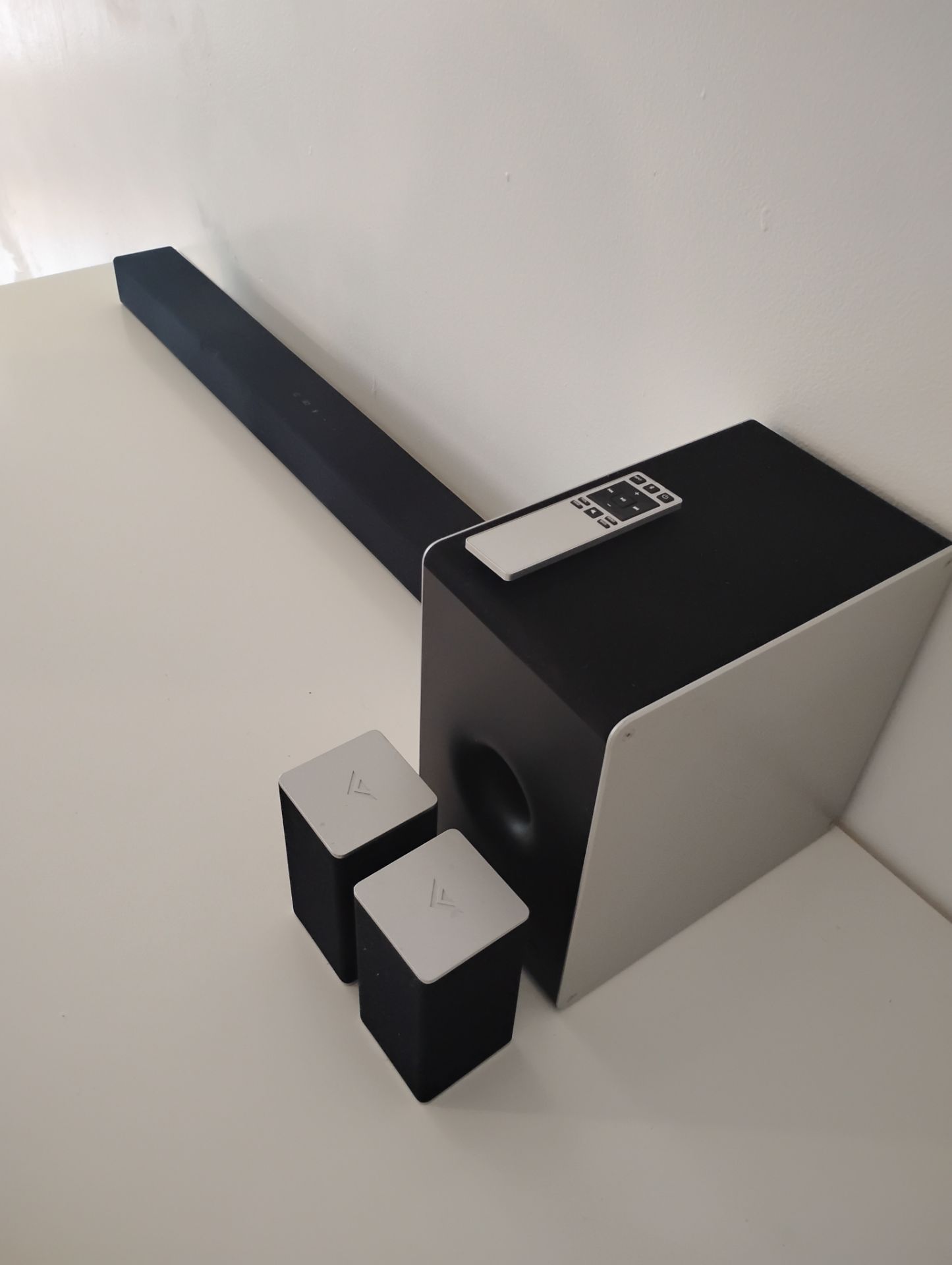 Vizio Soundbar paired with subwoofer and remote - photo 3