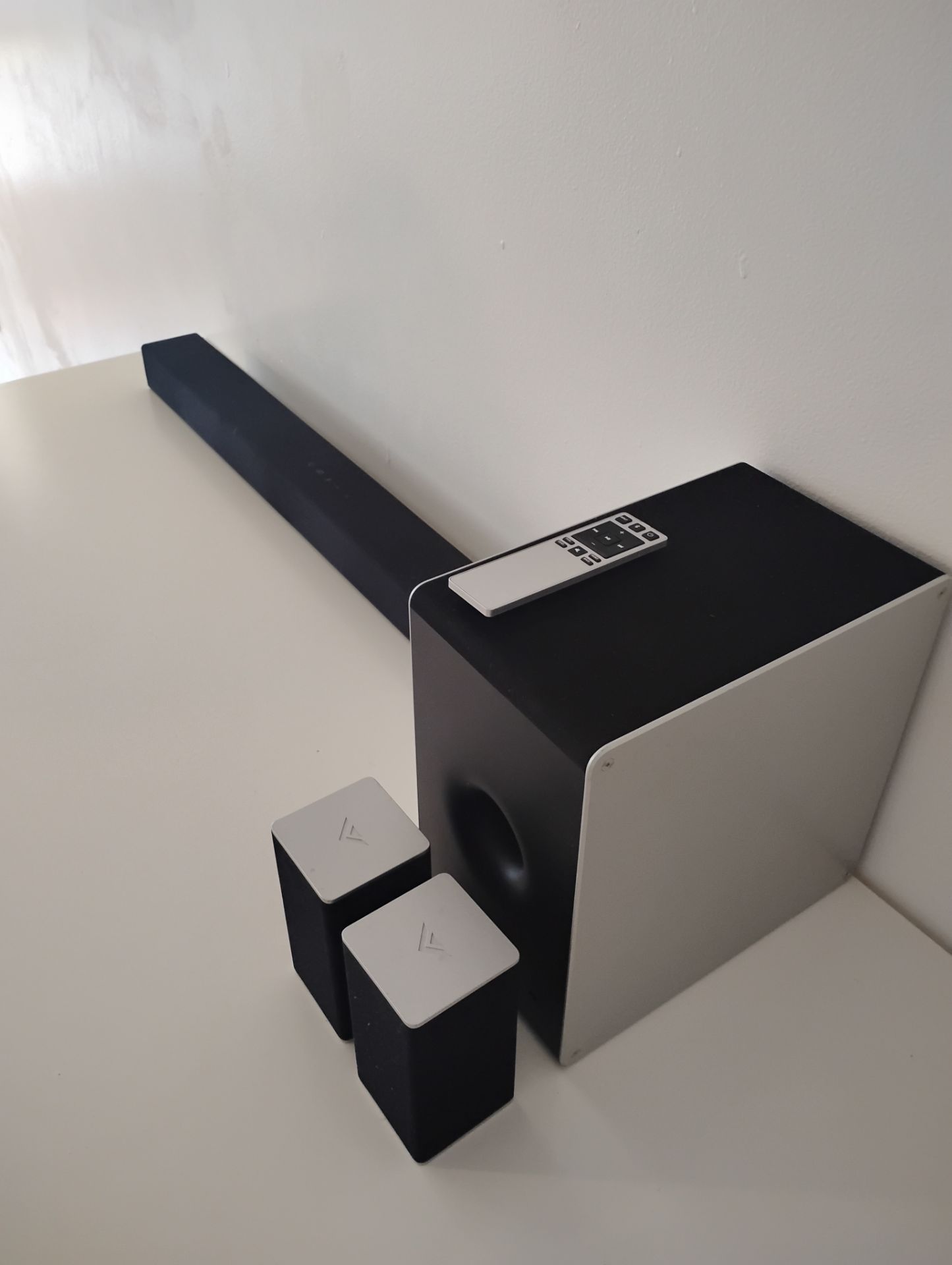 Vizio Soundbar paired with subwoofer and remote - photo 4