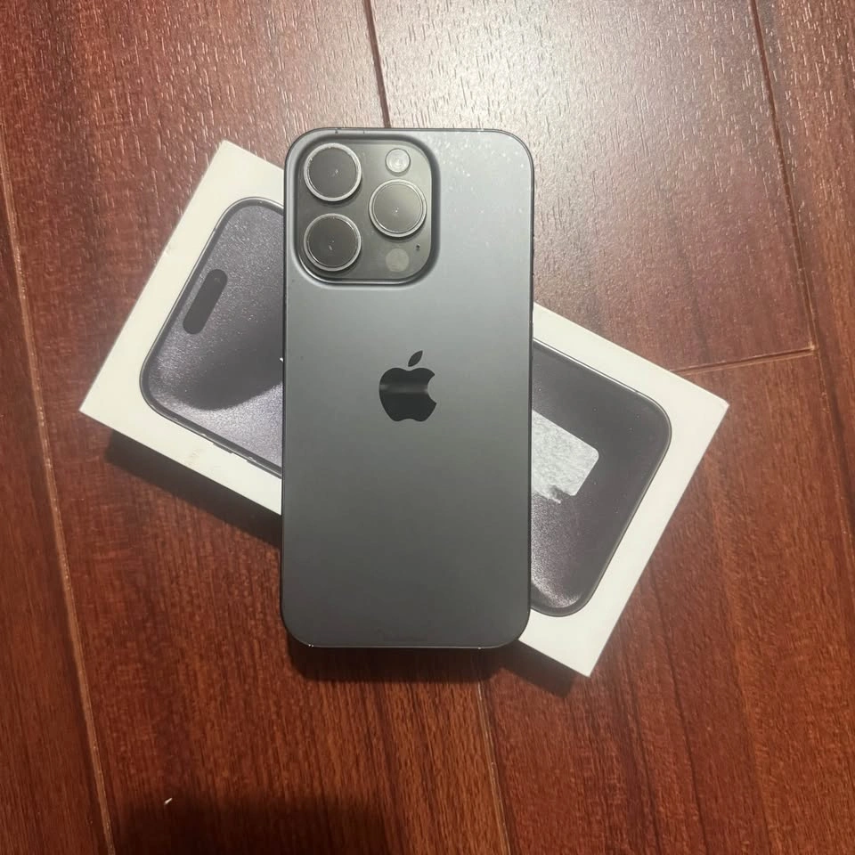 Apple iPhone 15 Pro - photo 2