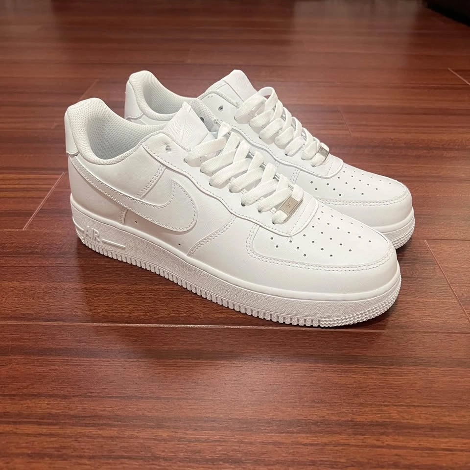 Brand New Nike White Air Force 1 Size 10 Never Worn - photo 2