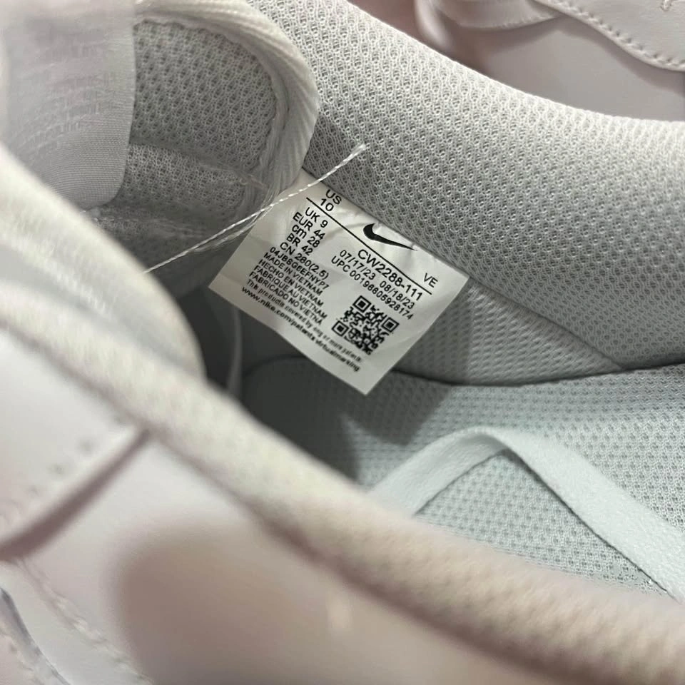 Brand New Nike White Air Force 1 Size 10 Never Worn - photo 4