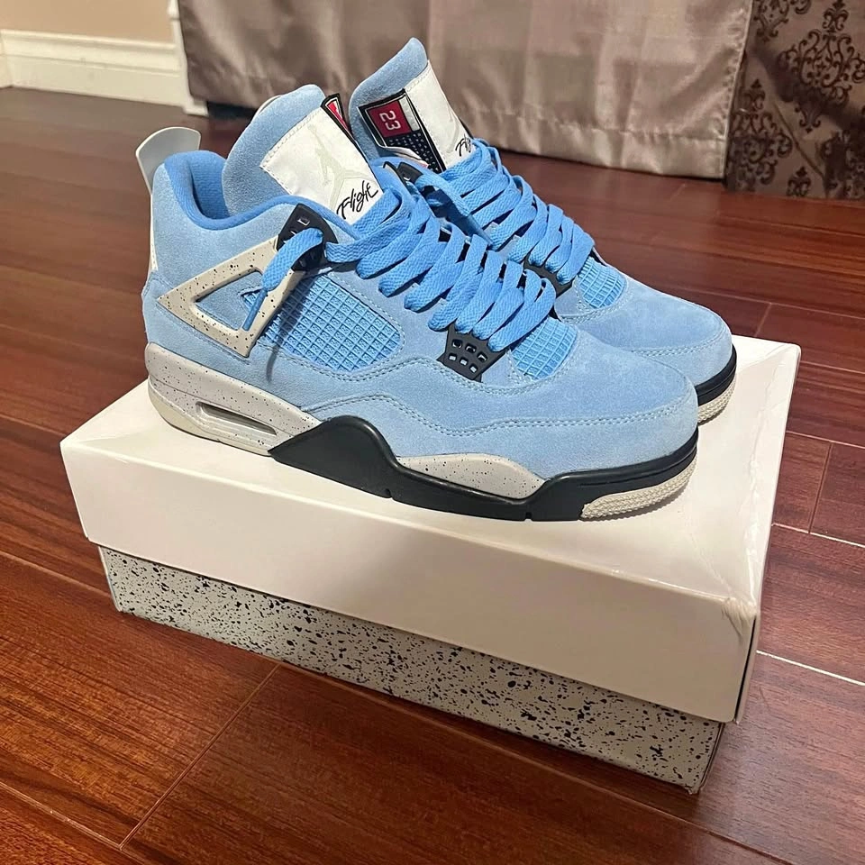 Air Jordan 4 UNC University Blue Size 10 With Box