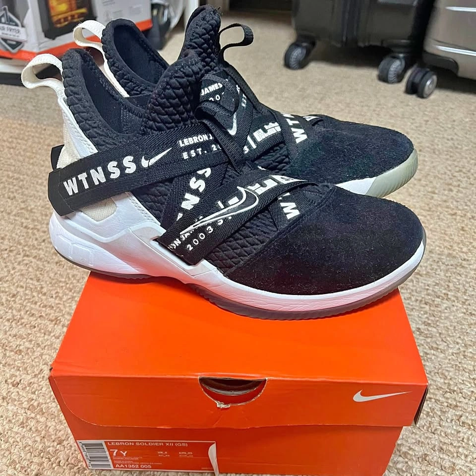 Nike Lebron Soldier XII Size 7