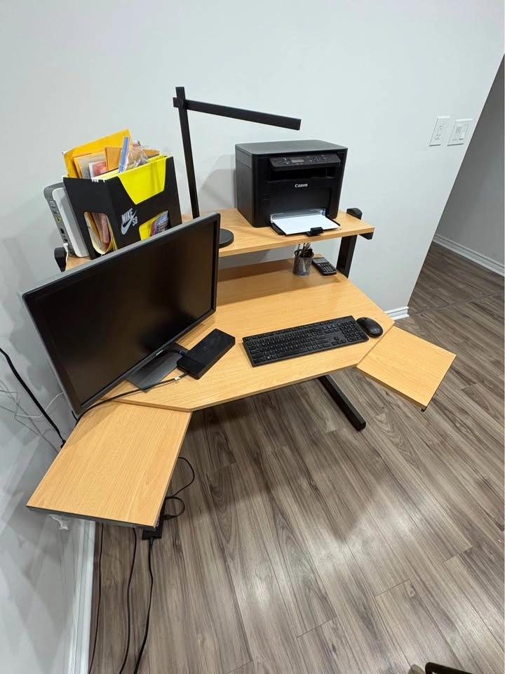 Desk - photo 4