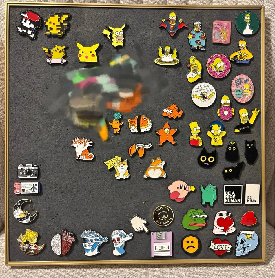 Enamel Pin with display board