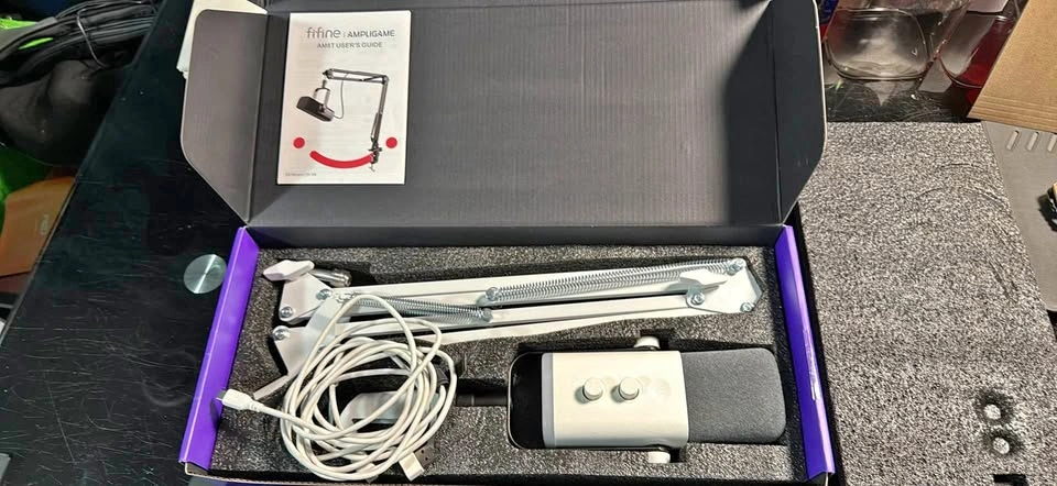 Fifine AmpliGame AM8T USB/XLR Dynamic Microphone with Boom Arm