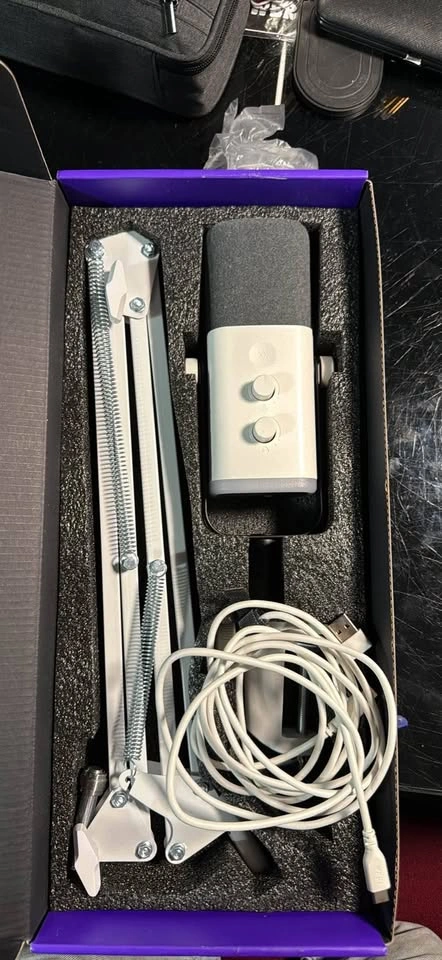 Fifine AmpliGame AM8T USB/XLR Dynamic Microphone with Boom Arm - photo 2