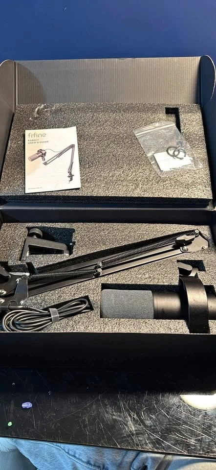 Fifine K688CT Dynamic Microphone with Boom Arm