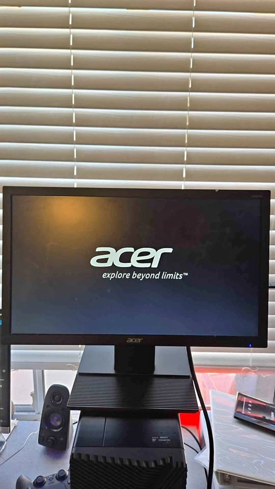 20" Acer Monitor (1600x900) - Great for Dual Display / Office Se