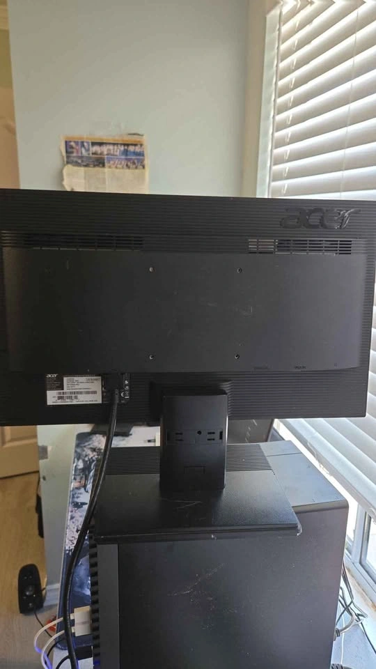 20" Acer Monitor (1600x900) - Great for Dual Display / Office Se - photo 2