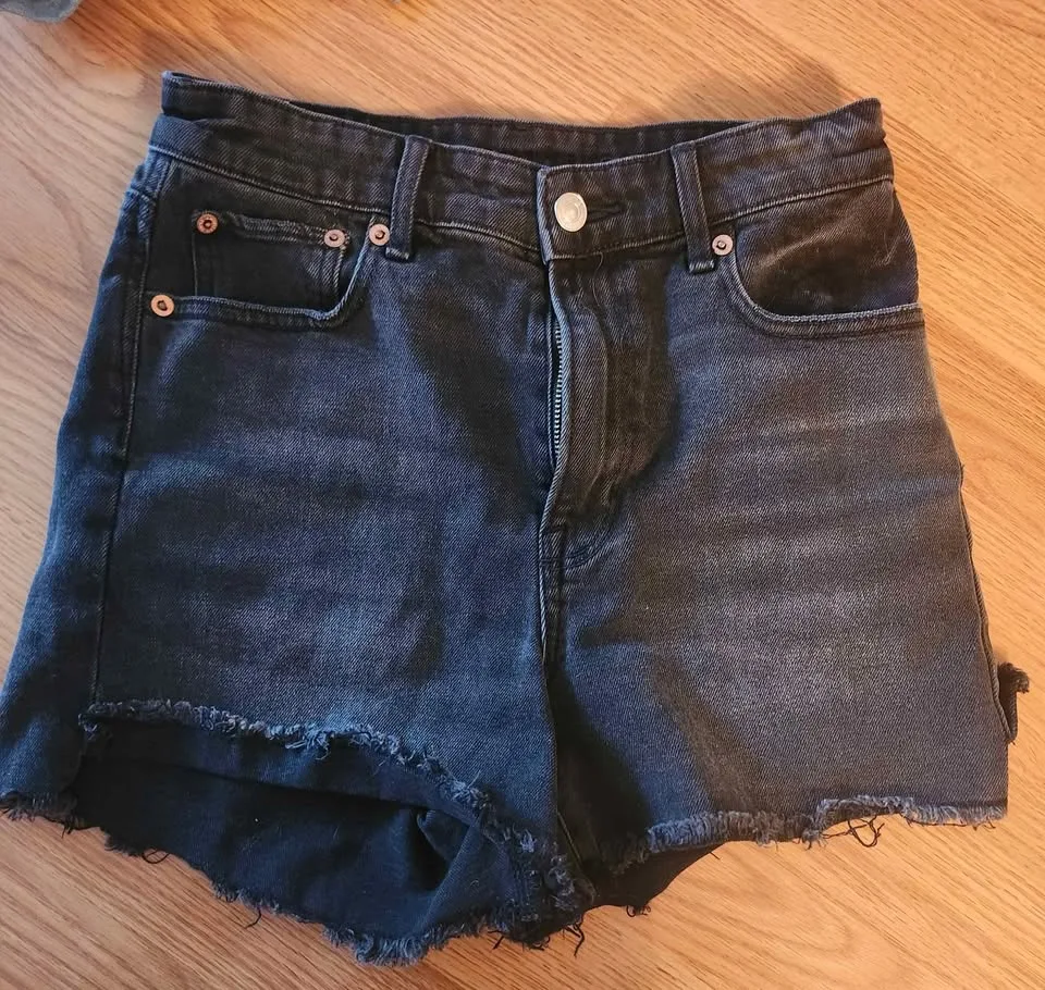 Bunch of shorts for sale image indicator(3)