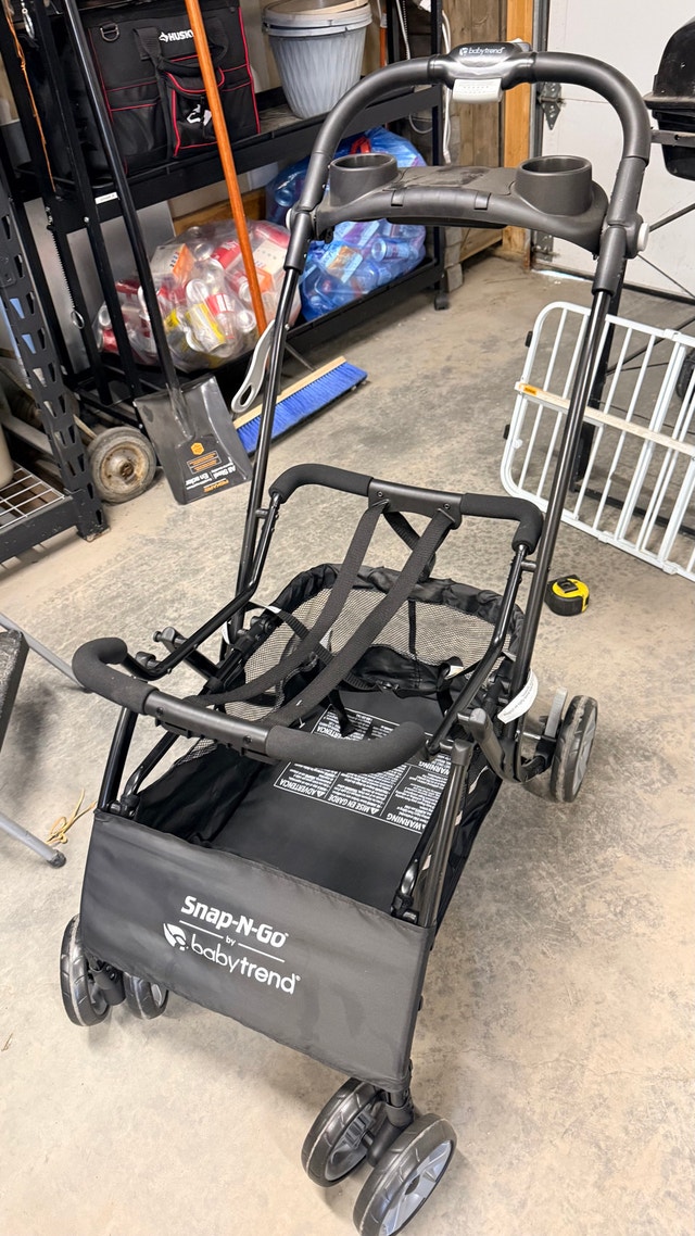 snap-n-go baby trend stroller (like new)