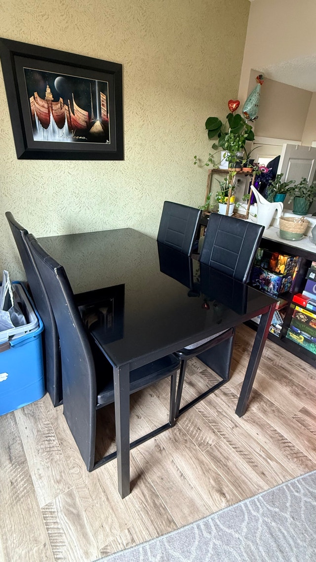 Glass table and 4 chairs (pickup only)