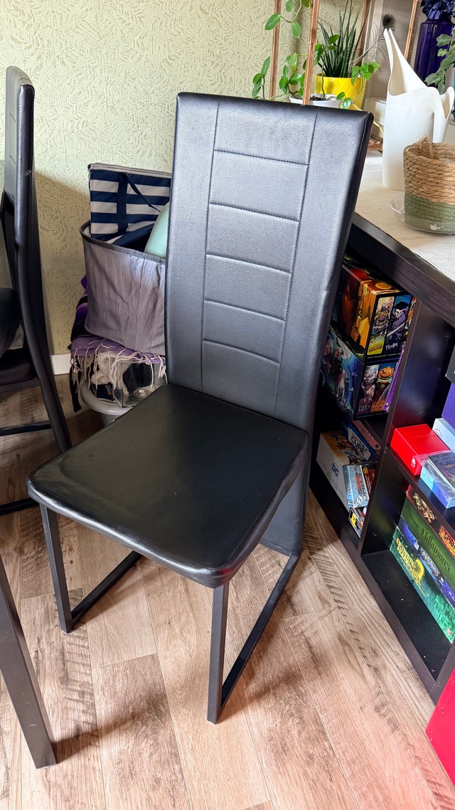 Glass table and 4 chairs (pickup only) - photo 3