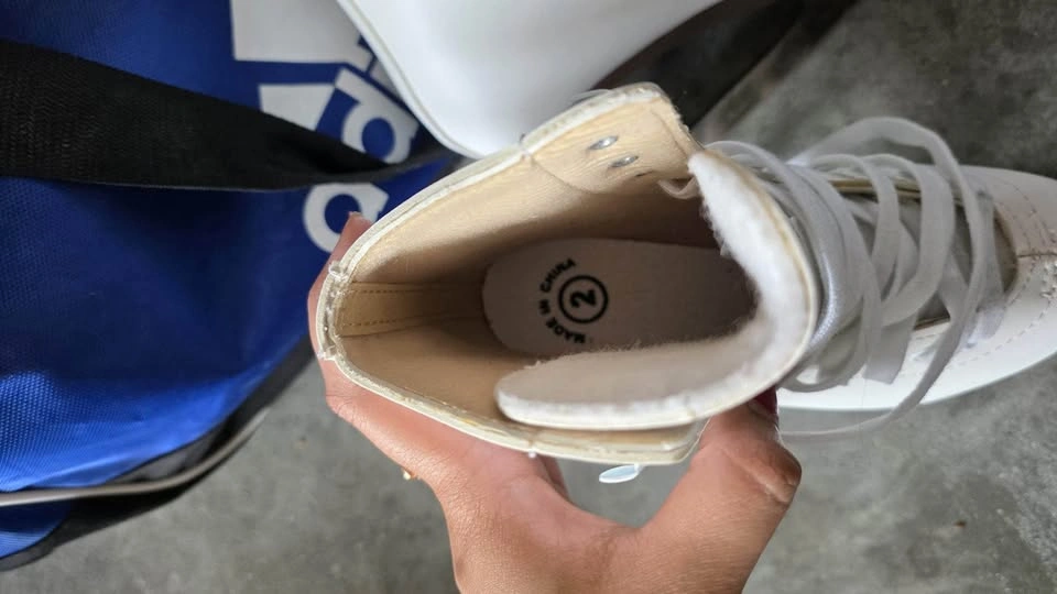 Glacier Ice Skates - Size 2 - photo 3