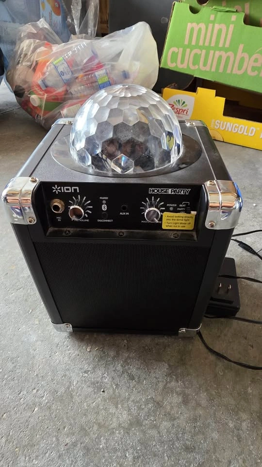 Compact Speaker System with Built-in Light Show - photo 4
