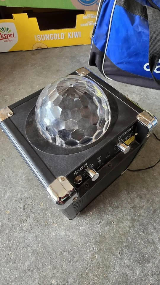 Compact Speaker System with Built-in Light Show - photo 5