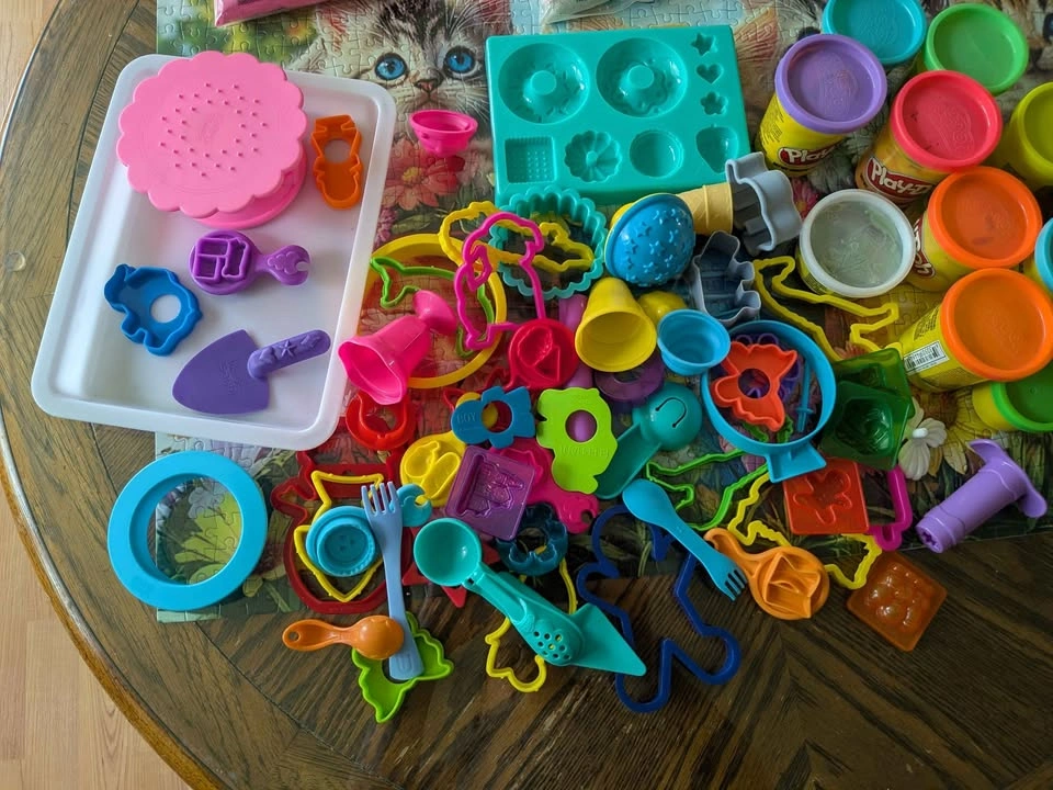 Play-Doh and Kinetic Sand Mega Set with Accessories - photo 3