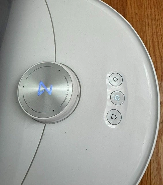 Roborock S8 MaxV Ultra – Only 6 Months Old – Like New Condition