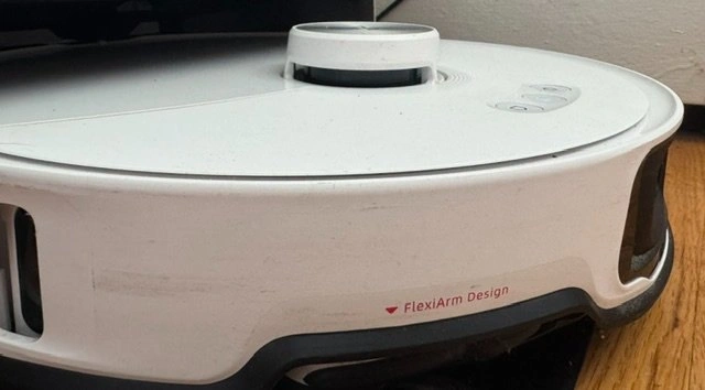 Roborock S8 MaxV Ultra – Only 6 Months Old – Like New Condition - photo 3