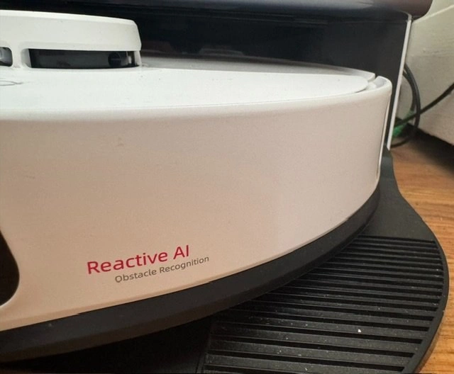 Roborock S8 MaxV Ultra – Only 6 Months Old – Like New Condition - photo 4