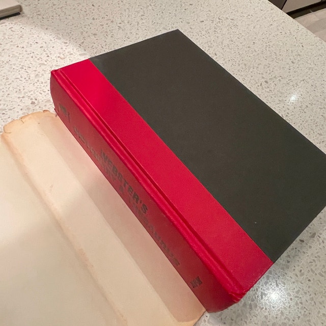 Vintage Analogue 1988 Webster's Dictionary & Thesaurus-Hardcover - photo 3