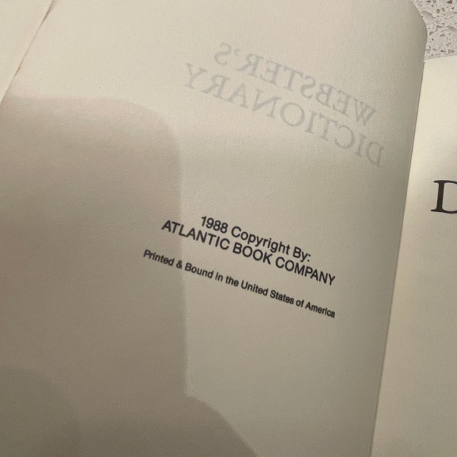 Vintage Analogue 1988 Webster's Dictionary & Thesaurus-Hardcover - photo 4