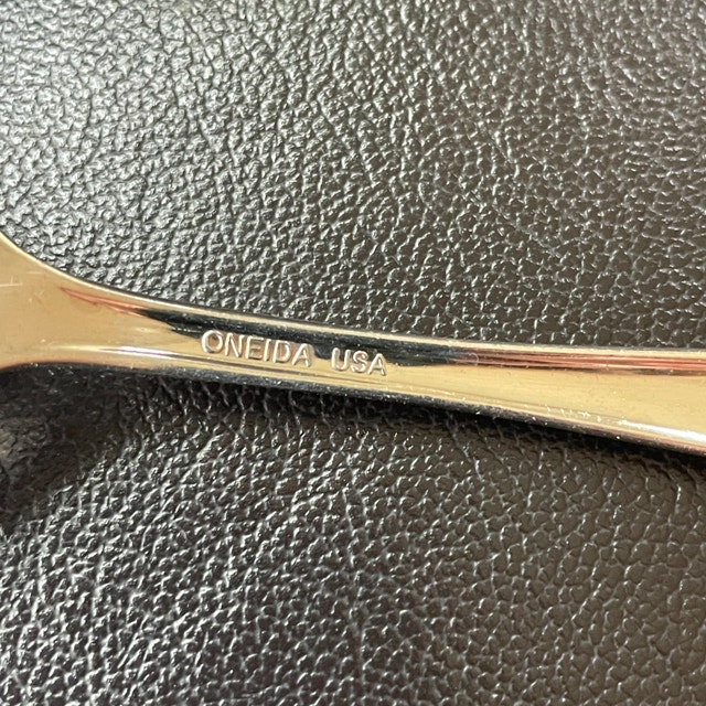 3 Vintage Silverplate Delta Airlines Teaspoons by Oneida - photo 3