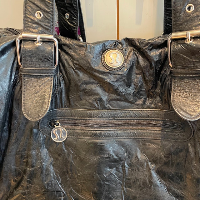 Lululemon shiny black gym tote weekender podium bag yoga - photo 2