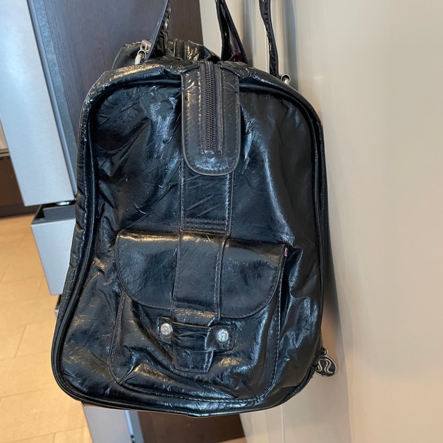 Lululemon shiny black gym tote weekender podium bag yoga - photo 4