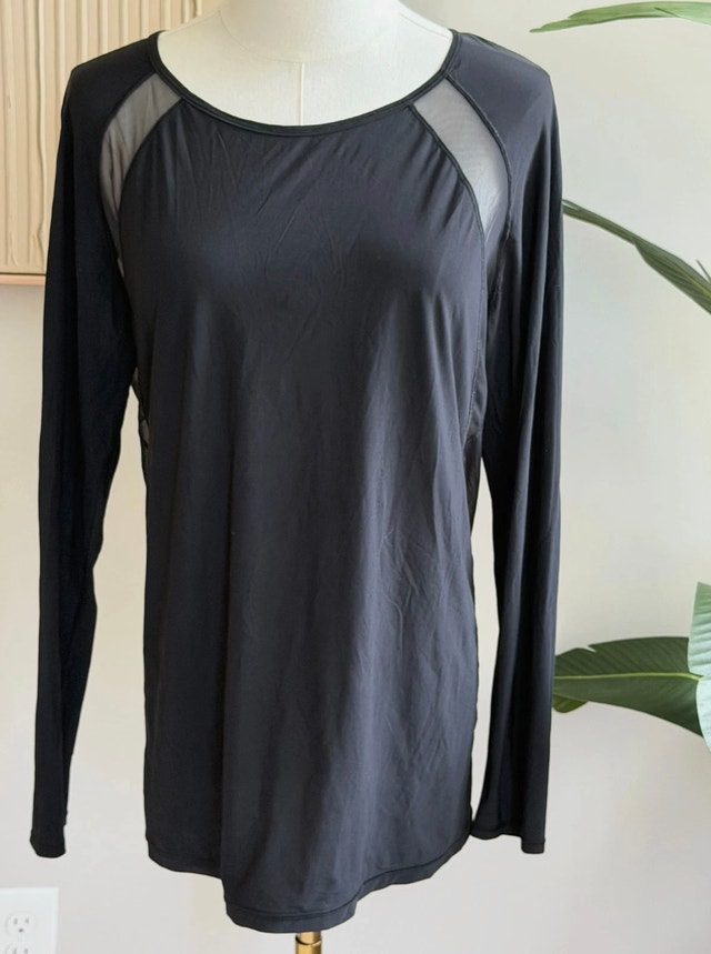 Lululemon Black "If You're Lucky" Top Mesh Open Back-Size 8