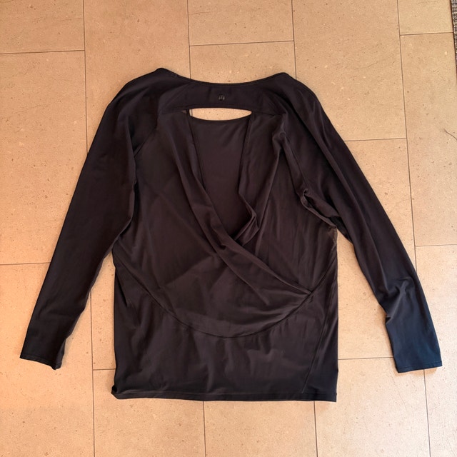 Lululemon Black "If You're Lucky" Top Mesh Open Back-Size 8 - photo 3