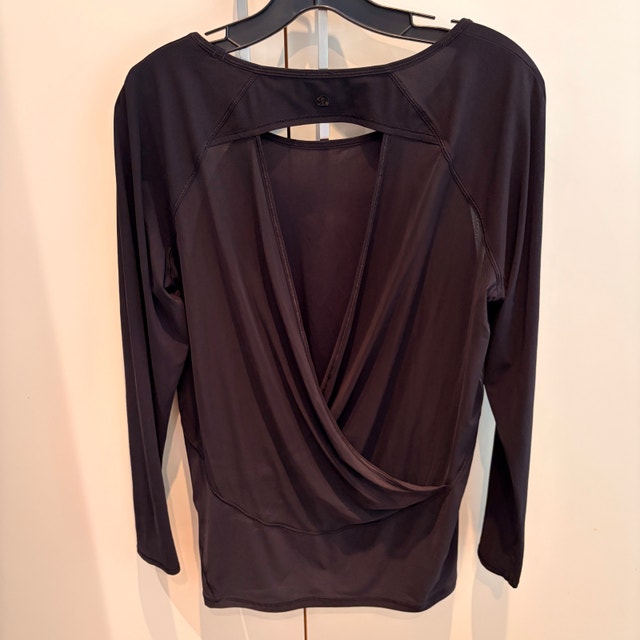 Lululemon Black "If You're Lucky" Top Mesh Open Back-Size 8 - photo 5