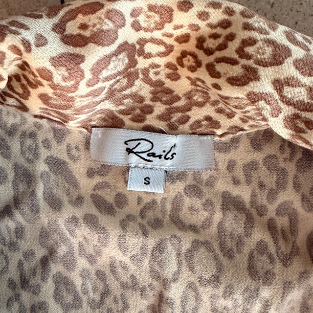Rails Tommi Tan Cheetah Satin Top Blouse-Small - photo 3