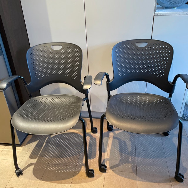 2 Herman Miller Classic Caper Rolling Office Guest Chair w/ arms