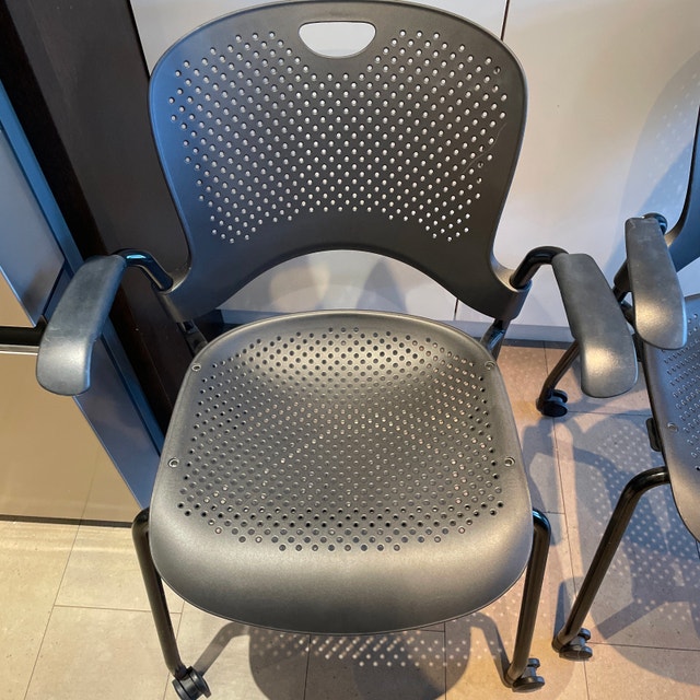 2 Herman Miller Classic Caper Rolling Office Guest Chair w/ arms - photo 2