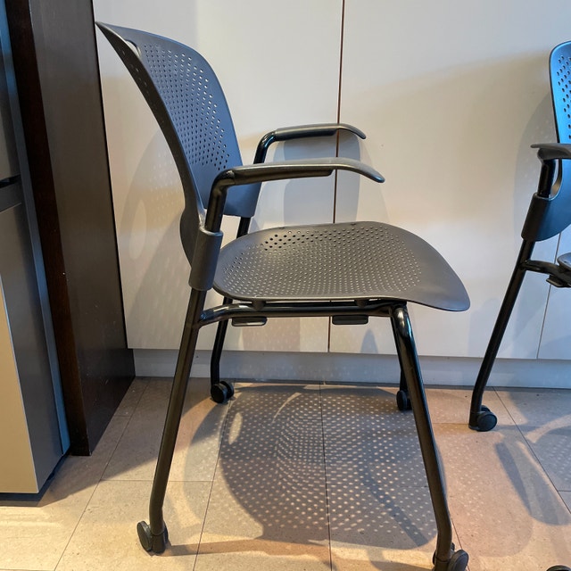 2 Herman Miller Classic Caper Rolling Office Guest Chair w/ arms - photo 3