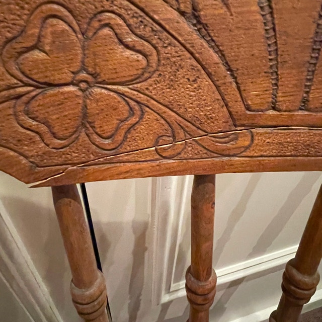 Solid wood oak Pressback chair in need of TLC - fixing - photo 3