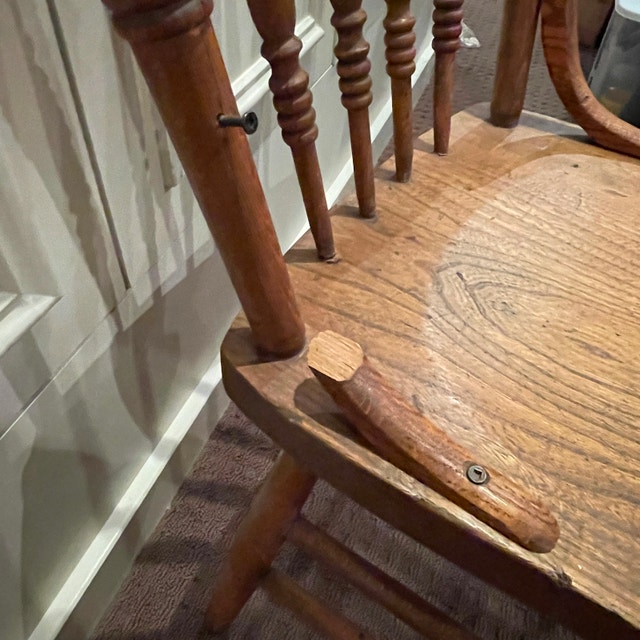 Solid wood oak Pressback chair in need of TLC - fixing - photo 4