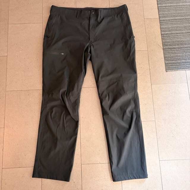 MEC Men's Black Pants-Size 40