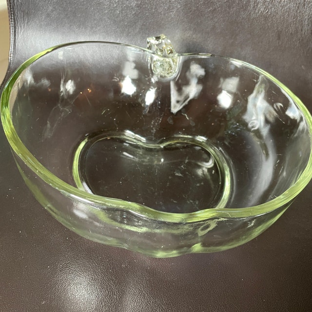 Vintage 1970s Hazel-Atlas Orchard Clear Glass Large Apple Bowl - photo 2