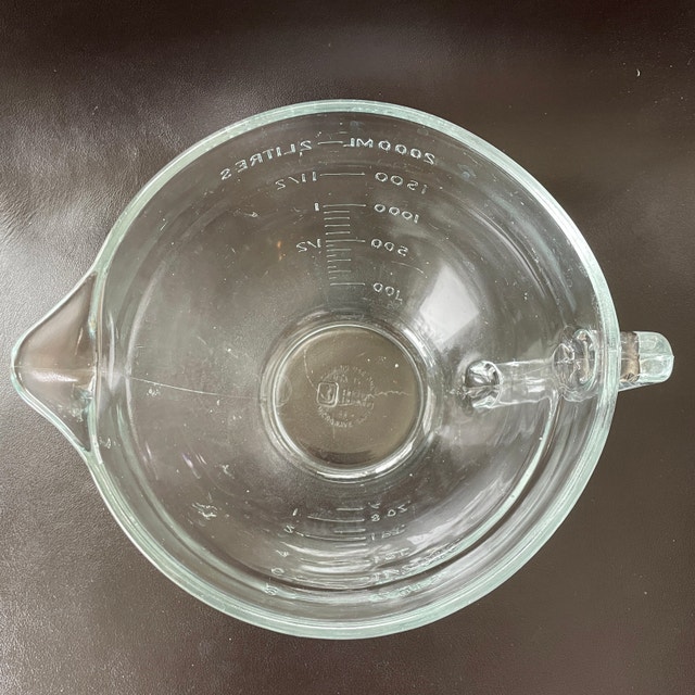 Vintage FireKing Anchor Hocking 8 Cup Glass Measuring Cup - photo 3