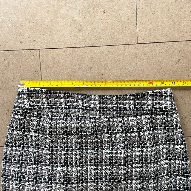 Banana Republic Bouclé Pencil Skirt Black/White/Grey-Sz 2 Petite - photo 4