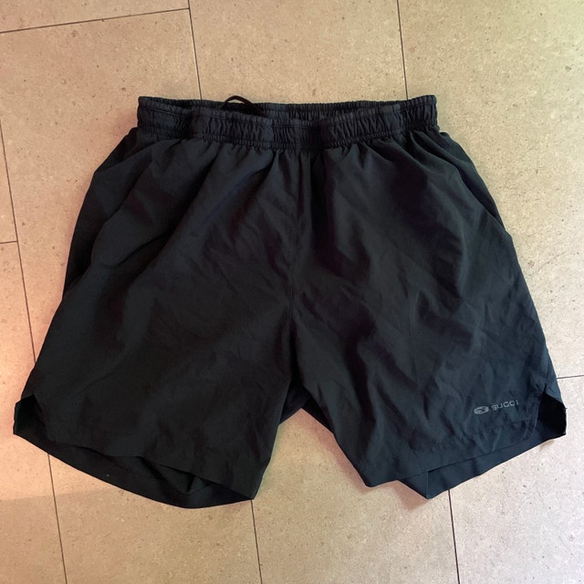 Sugoi Black Titan 7" shorts - Med/Large